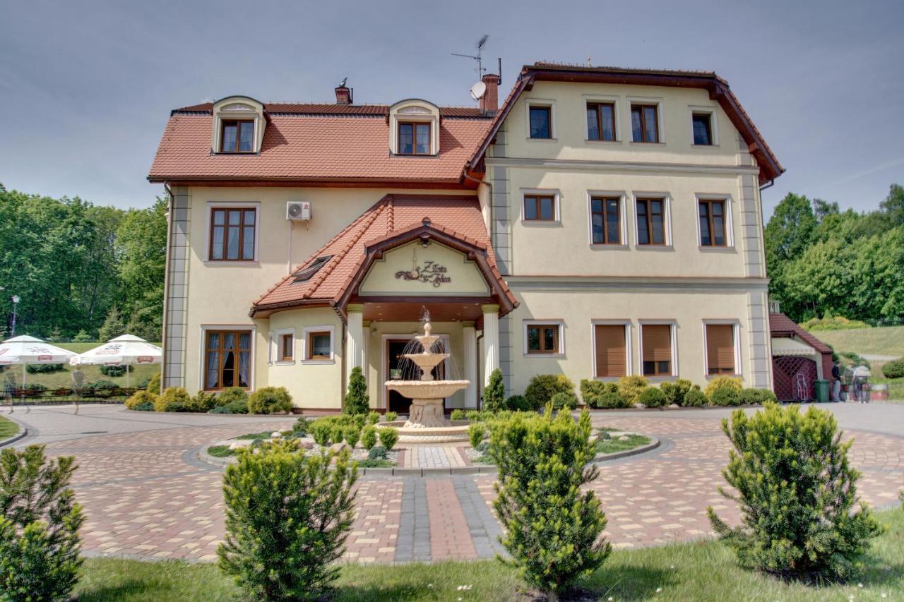 Zajazd Zlota Iglica Pogrzebien Экстерьер фото
